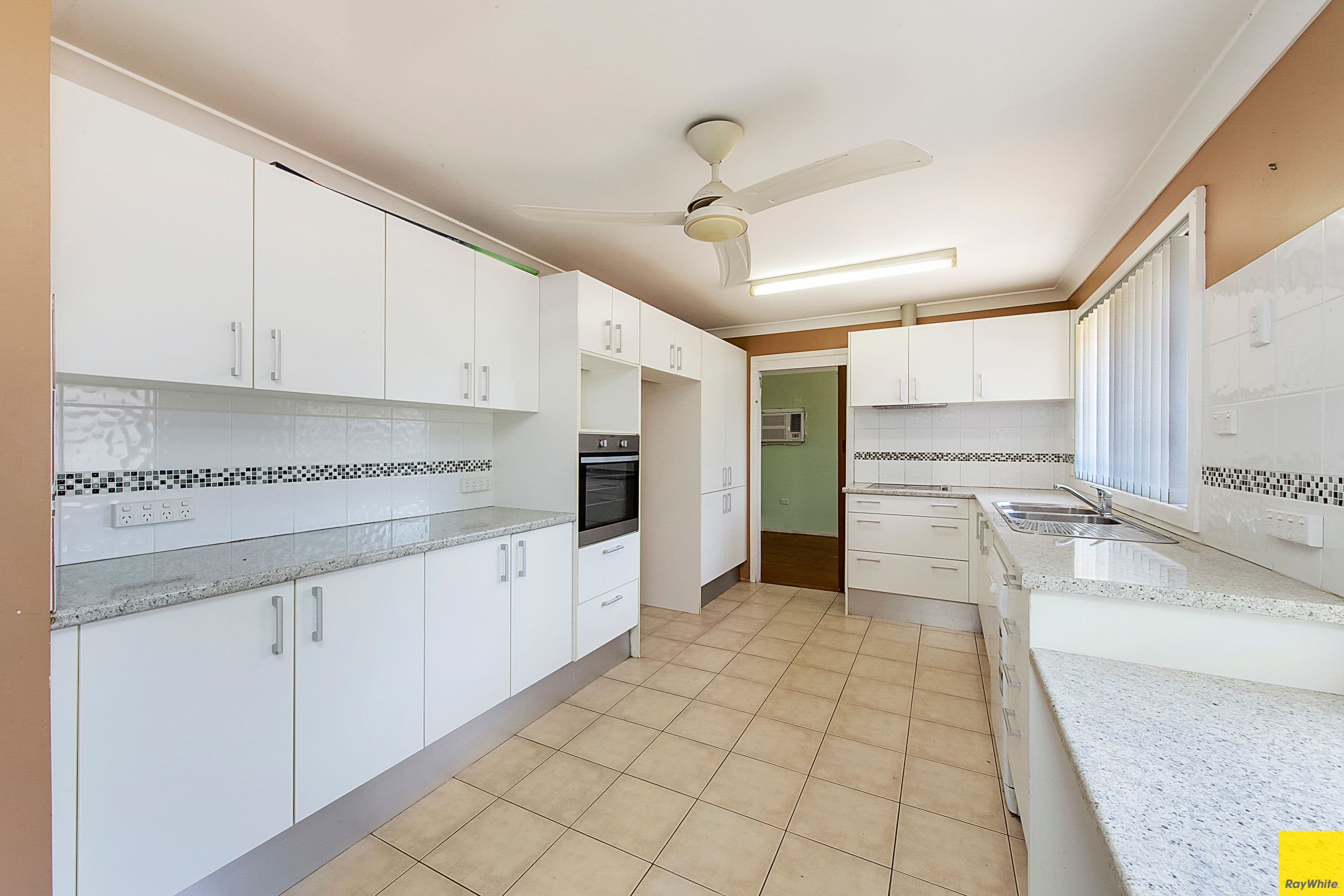 38 Algie Crescent, Kingswood - Thumbnail 3