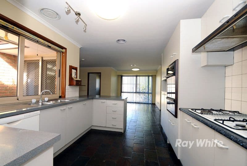 34 Cromwell Drive, ROWVILLE VIC 3178, Rowville - Thumbnail 2