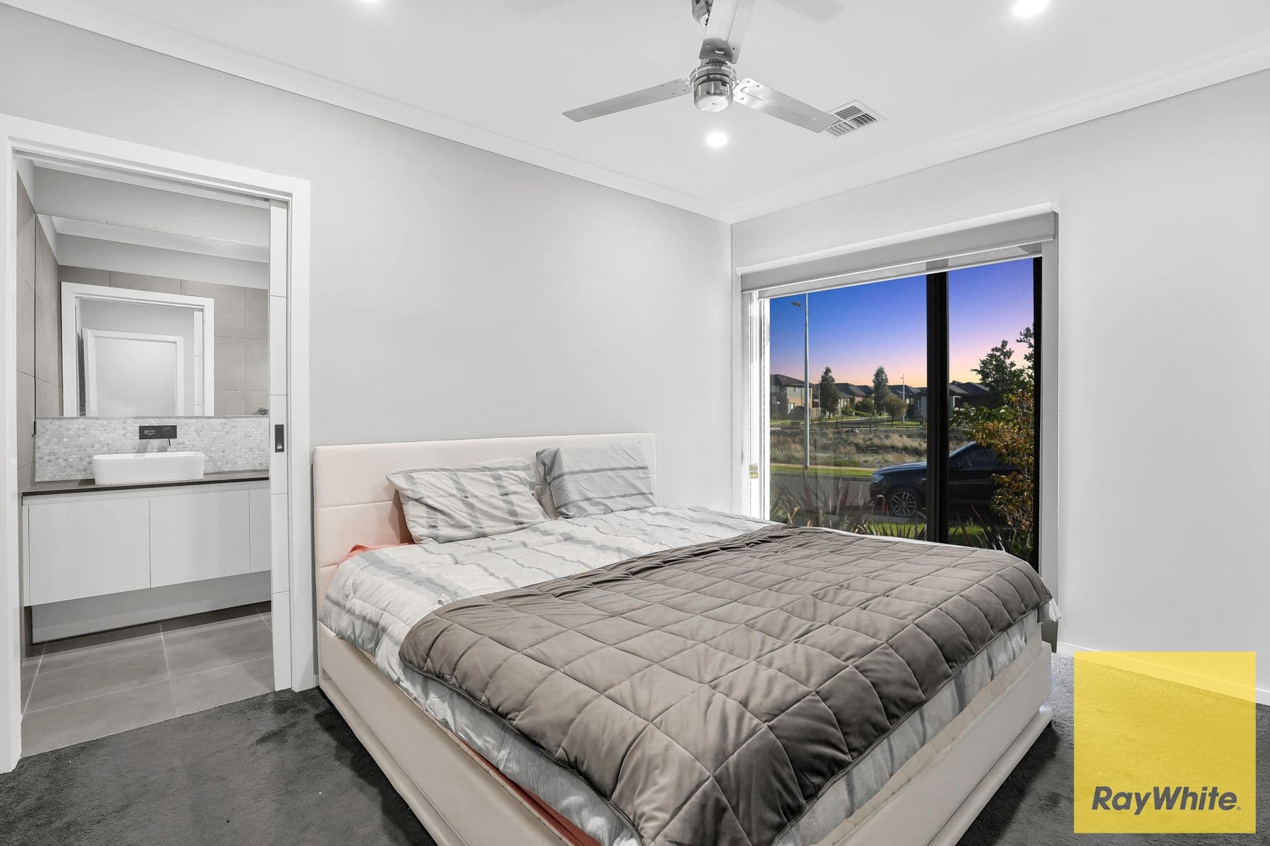 31 Laflin Avenue, Tarneit VIC 3029, Tarneit - Thumbnail 3