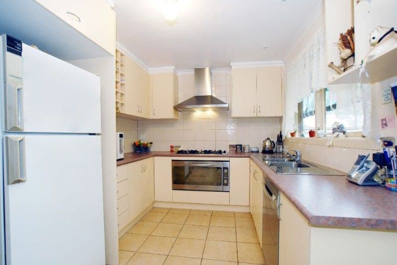 4 Cambridge Close, ROWVILLE VIC 3178, Rowville - Thumbnail 2