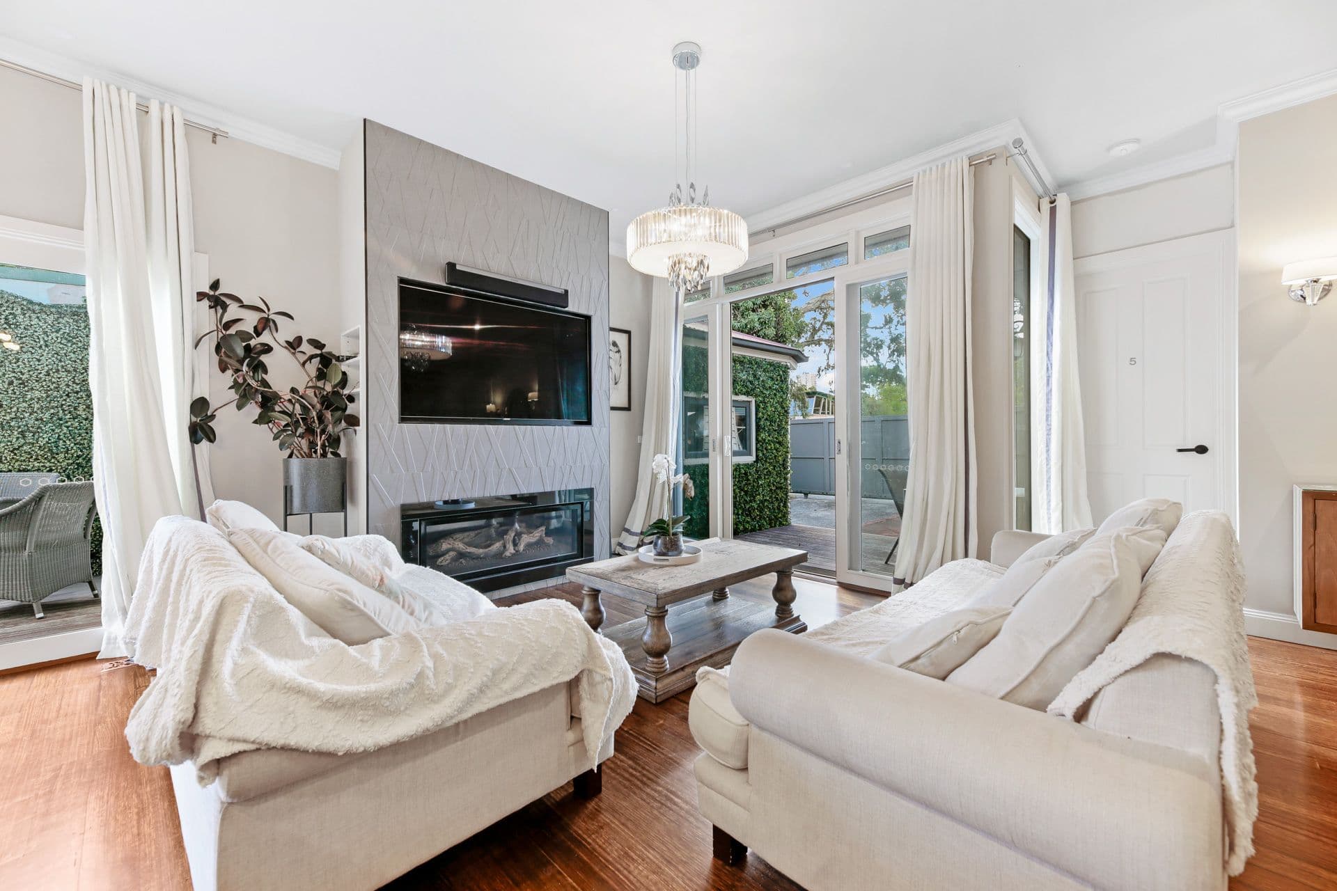15 Hannaslea Street, Box Hill VIC 3128, Box Hill - Thumbnail 2