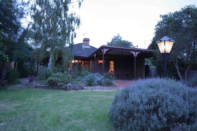 2 Aminya Place, BRIAR HILL VIC 3088, Briar Hill - Thumbnail 2