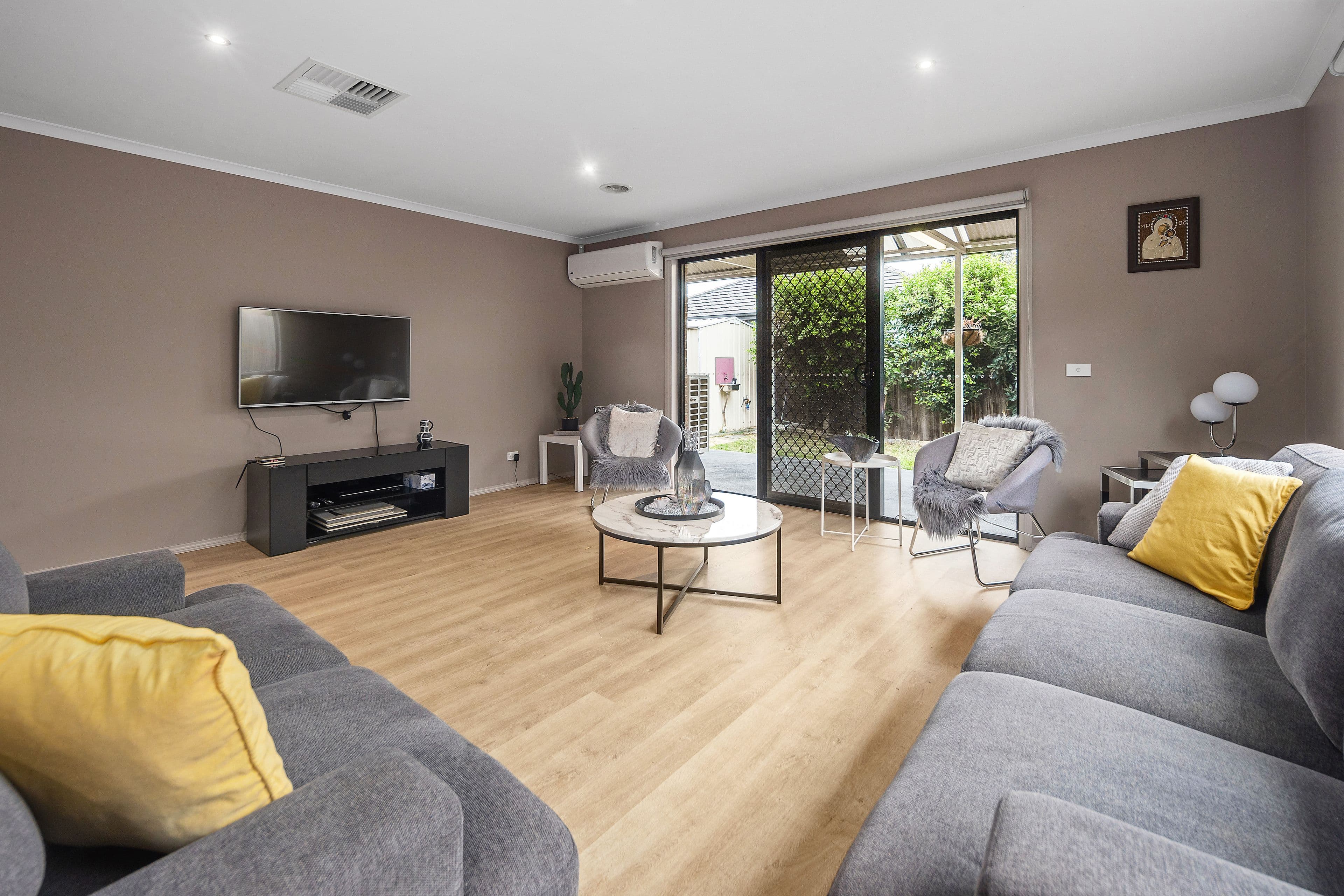 37 Brunswick Drive, Epping VIC 3076, Epping - Thumbnail 2