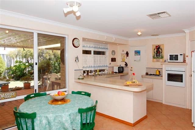 11 St Andrews Crescent, CANNING VALE WA 6155, Canning Vale - Thumbnail 2