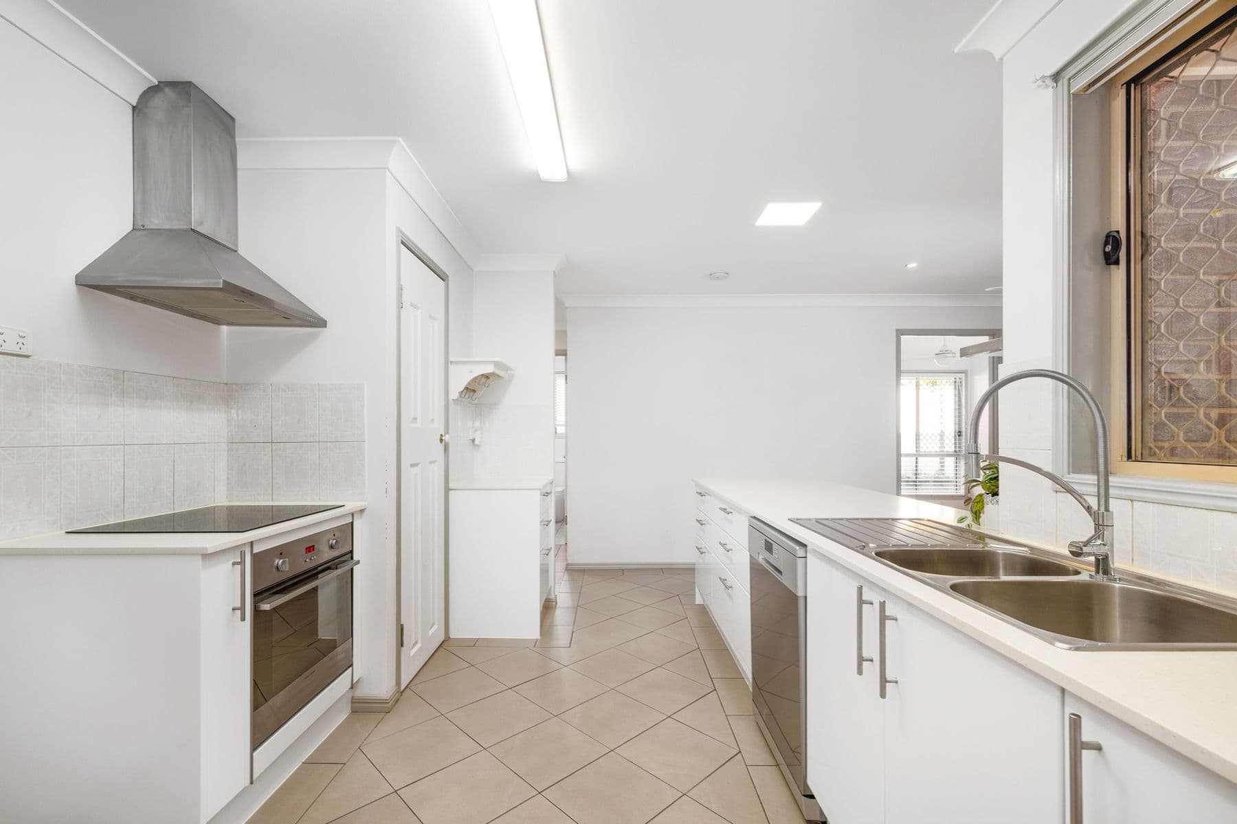 17 Debanie Court, Marsden QLD 4132, Marsden - Thumbnail 2