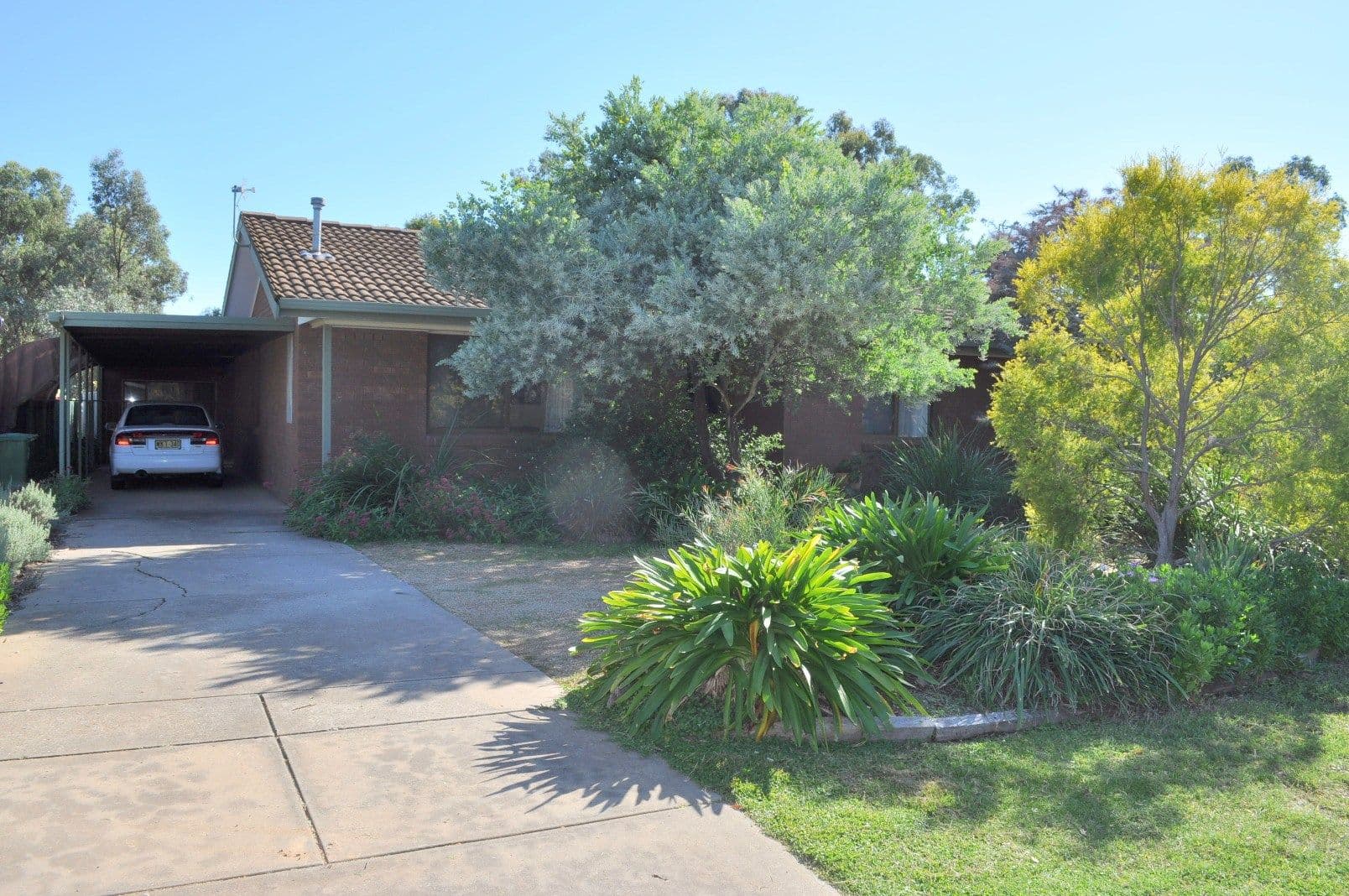 16 Bandera Avenue, GLENFIELD PARK NSW 2650, Glenfield Park - Image 1