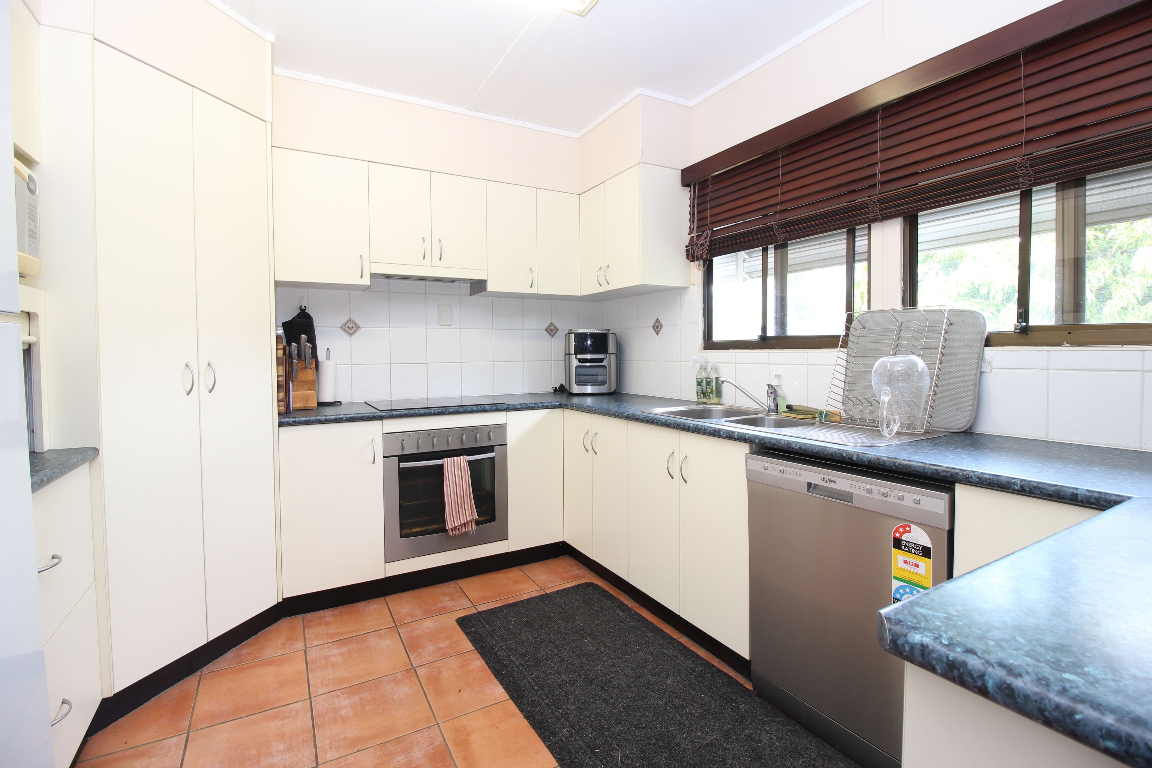 58 Baker Street, Emerald QLD 4720, Emerald - Thumbnail 5