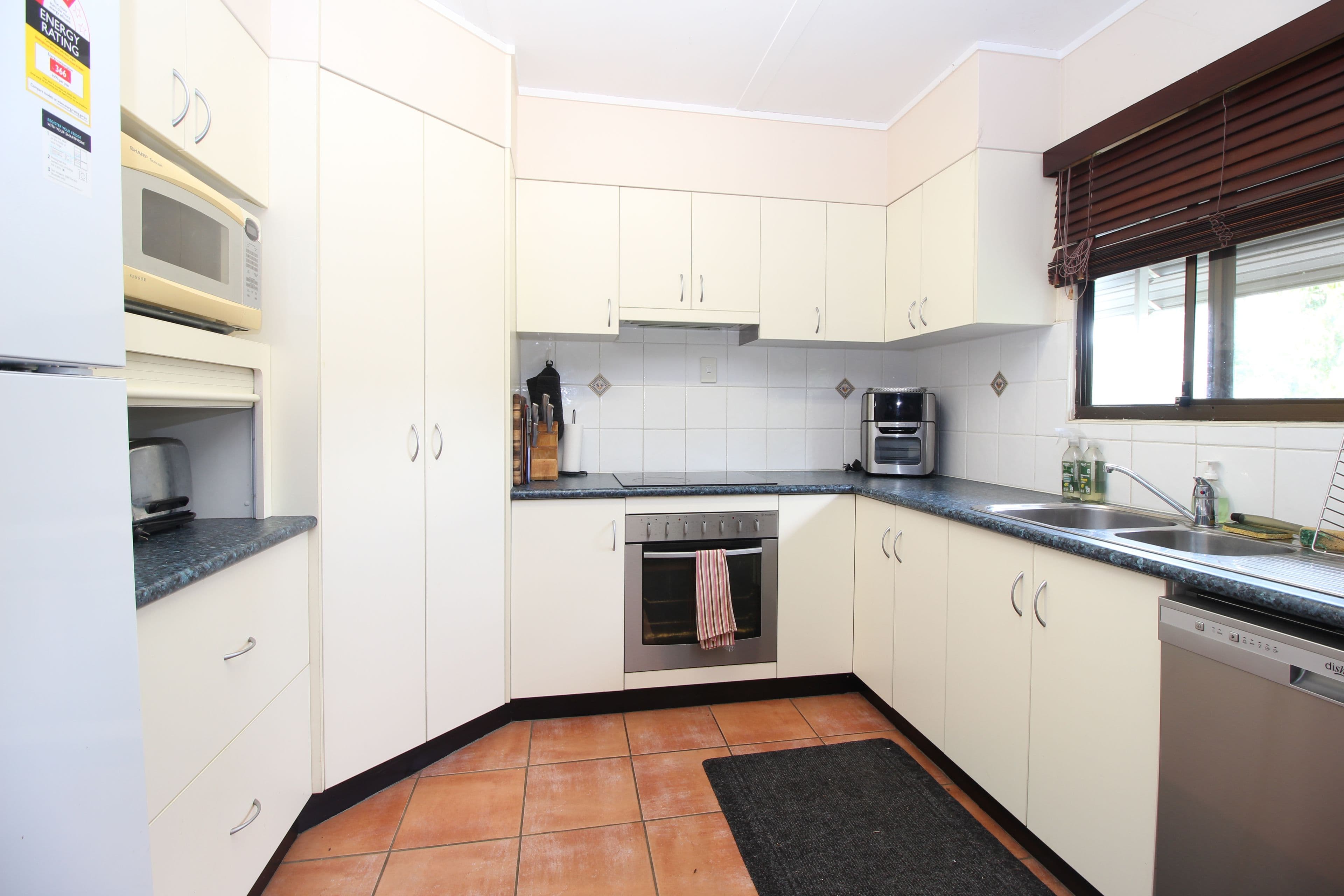 58 Baker Street, Emerald QLD 4720, Emerald - Thumbnail 6