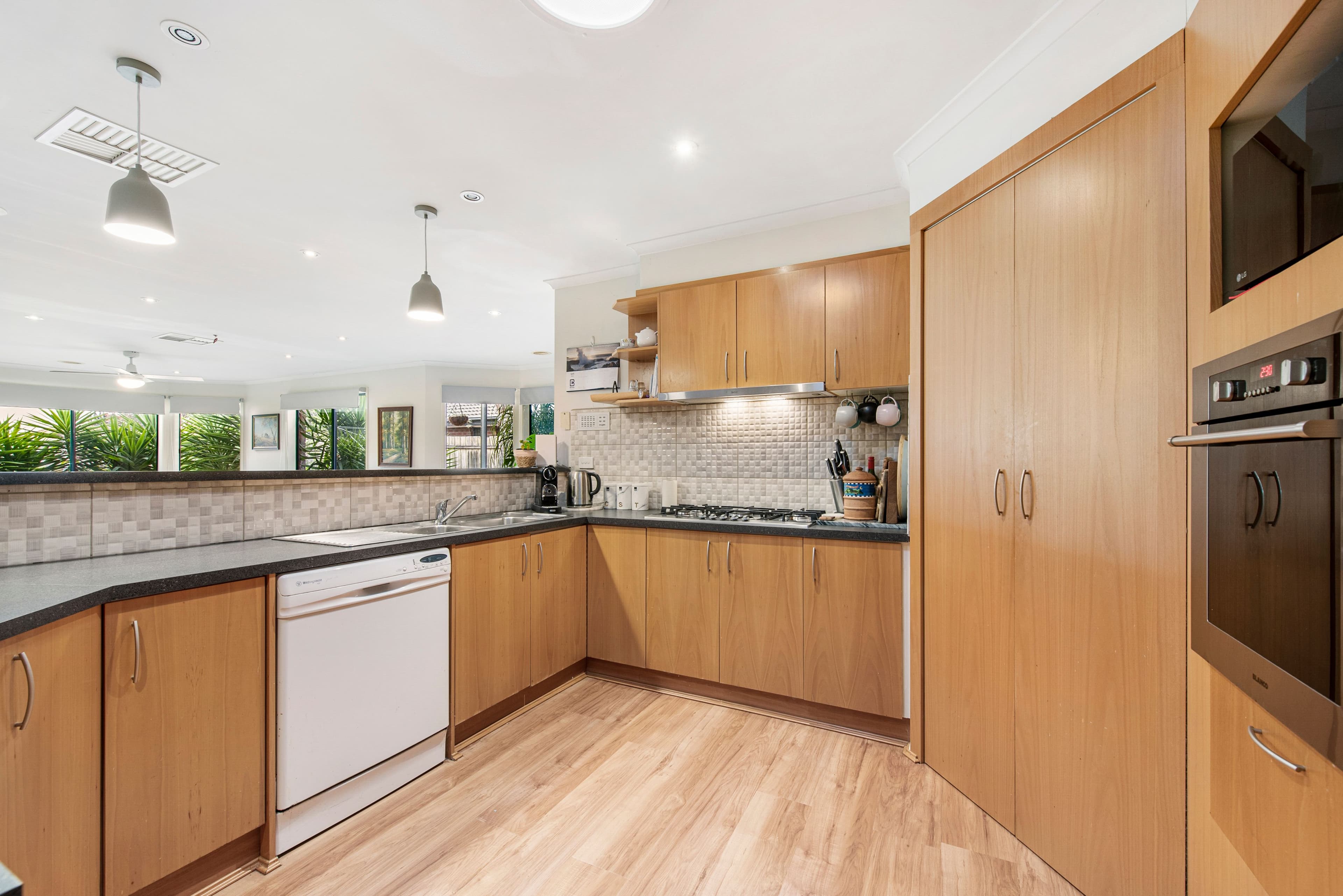 5 Tulip Court, Hillside VIC 3037, Hillside - Thumbnail 2