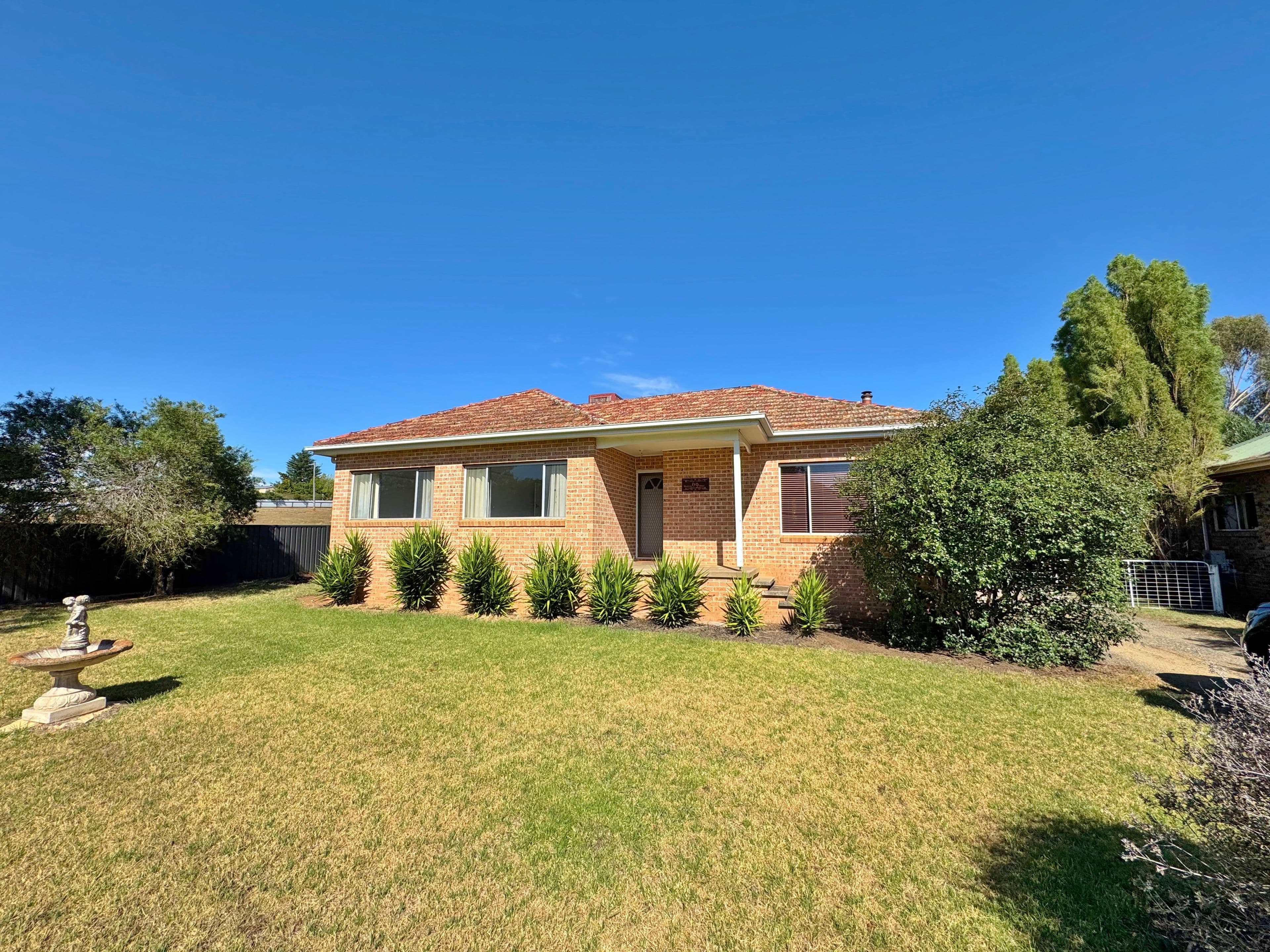 69 Binalong Street, Young NSW 2594, Young - Thumbnail 2