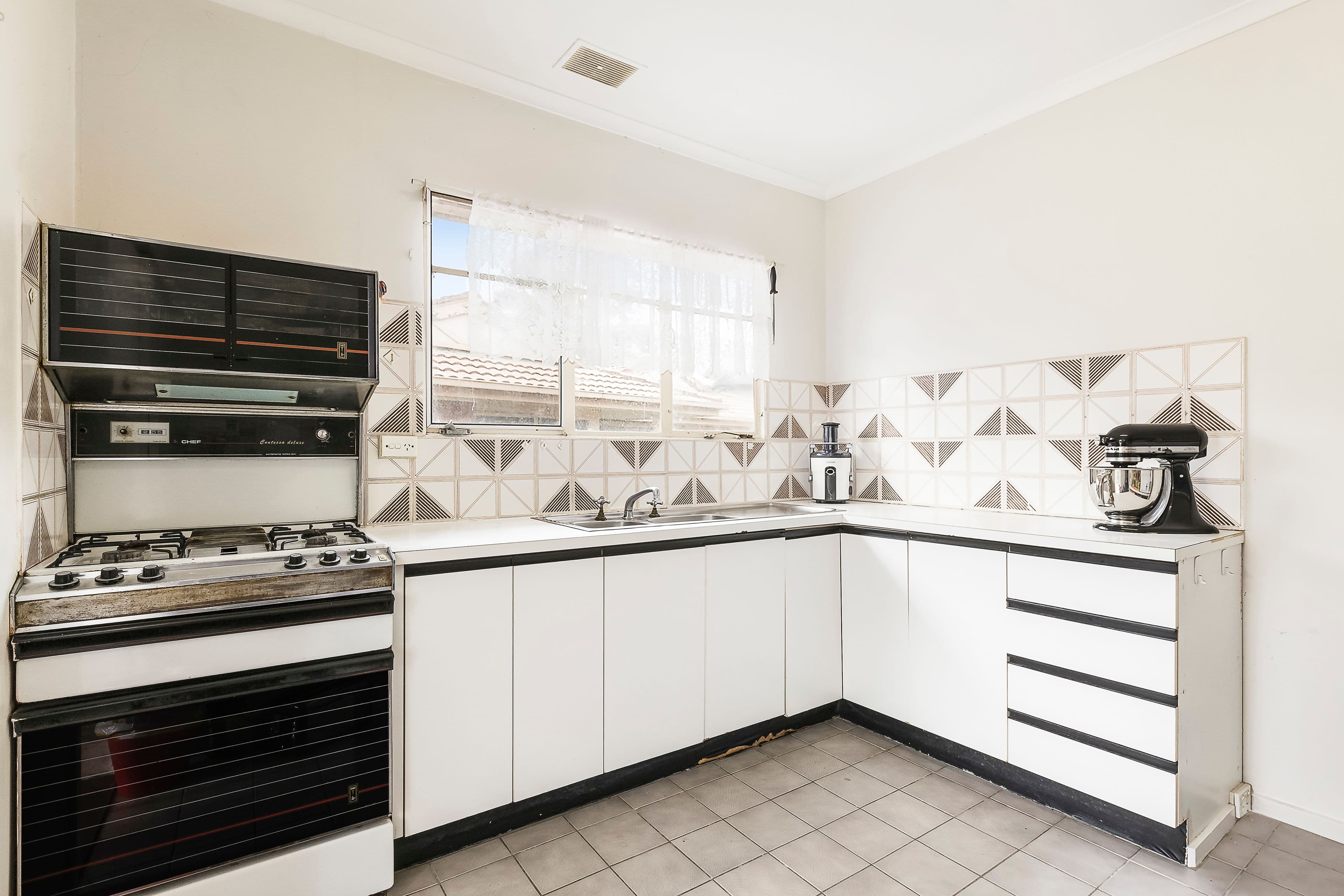 4 Inga Court, Chadstone VIC 3148, Chadstone - Thumbnail 3