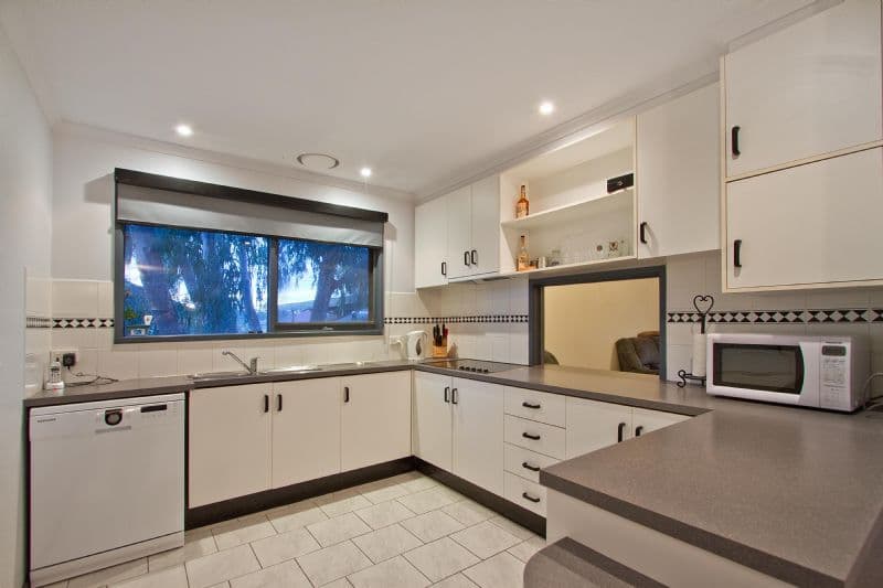 36 Frew Avenue, FRANKSTON VIC 3199, Frankston - Thumbnail 2