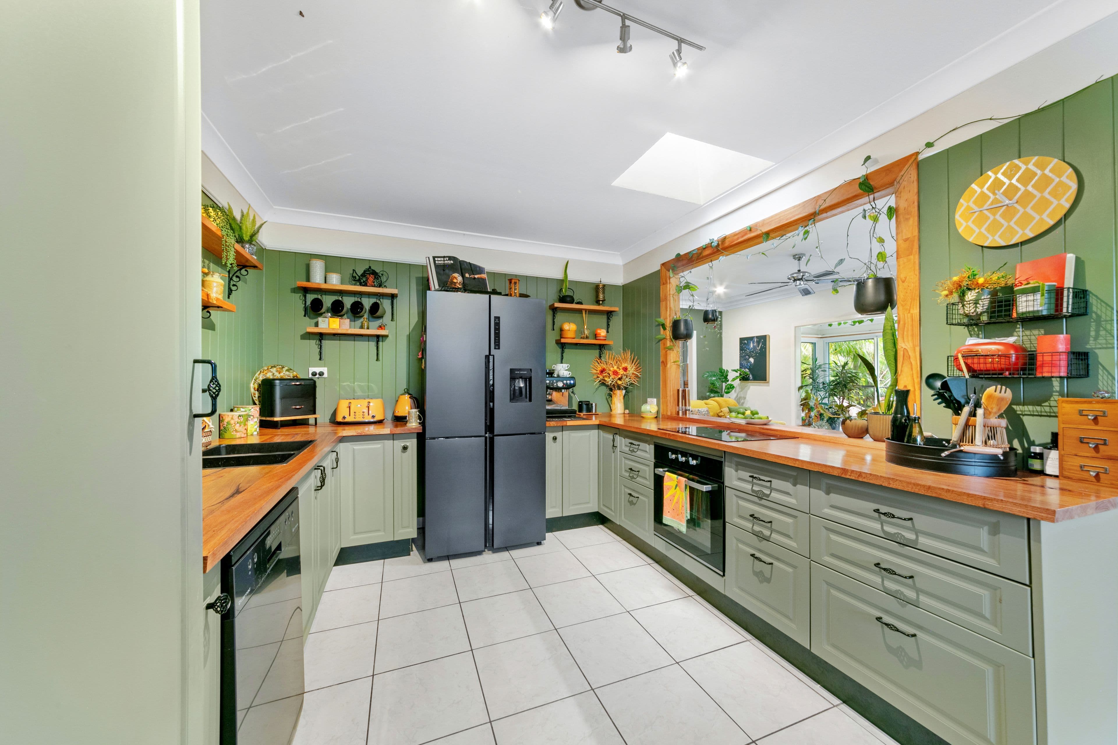 6 Scenic Drive, Budgewoi NSW 2262, Budgewoi - Thumbnail 2