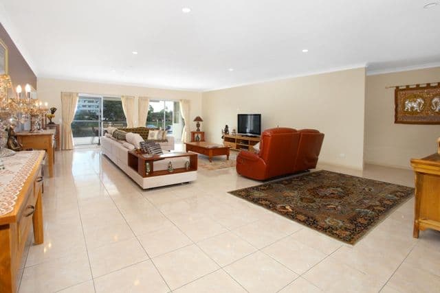 12 Sailaway Street, MERMAID WATERS QLD 4218, Mermaid Waters - Thumbnail 7