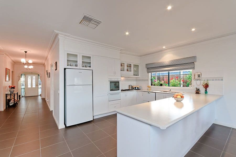 6 Sommeville Drive, ROXBURGH PARK VIC 3064, Roxburgh Park - Thumbnail 3