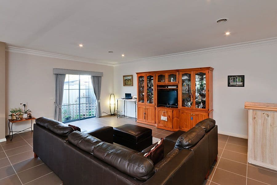 6 Sommeville Drive, ROXBURGH PARK VIC 3064, Roxburgh Park - Thumbnail 5