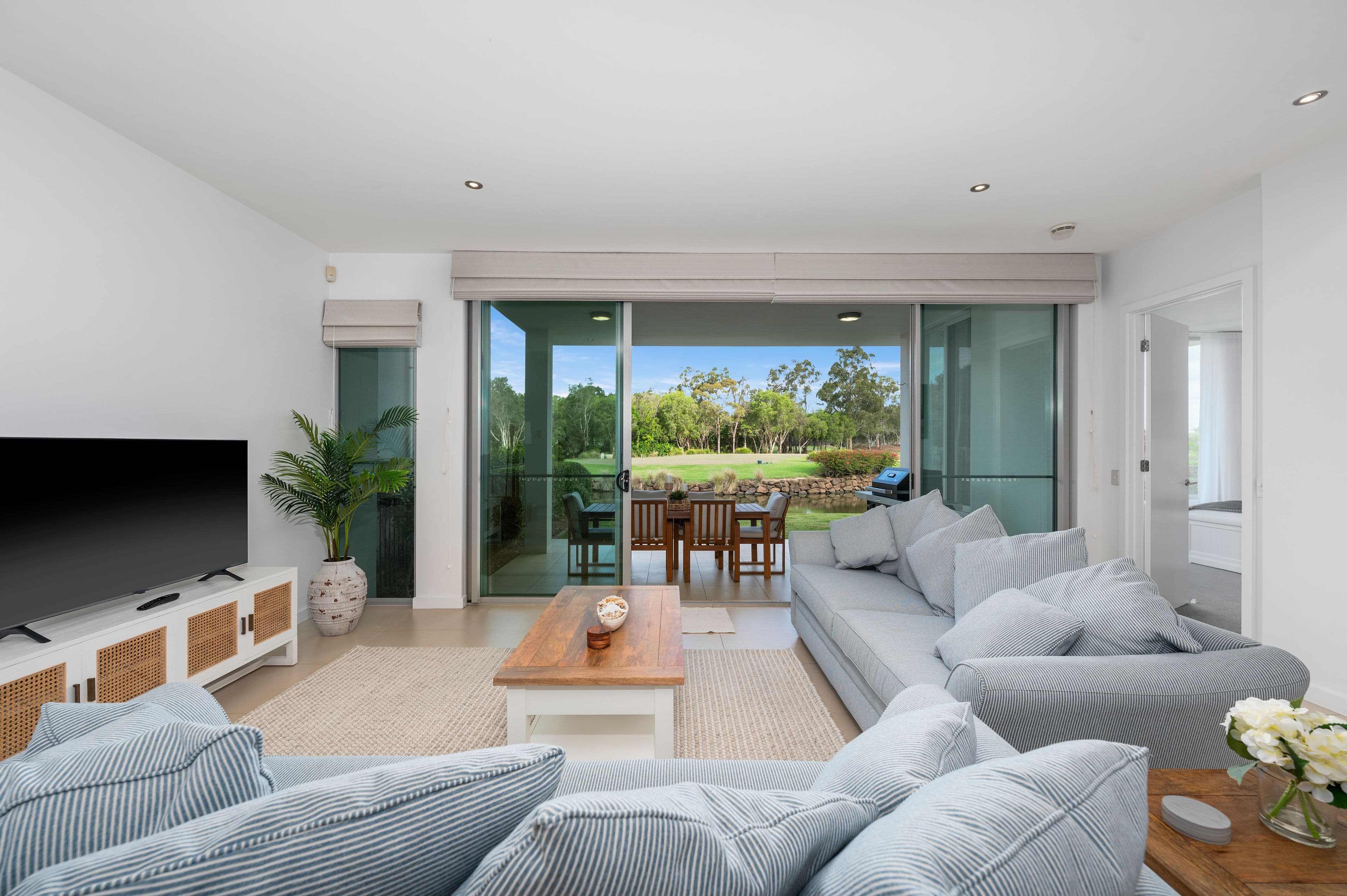 7505 Springfield Drive, Hope Island QLD 4212, Hope Island - Thumbnail 2