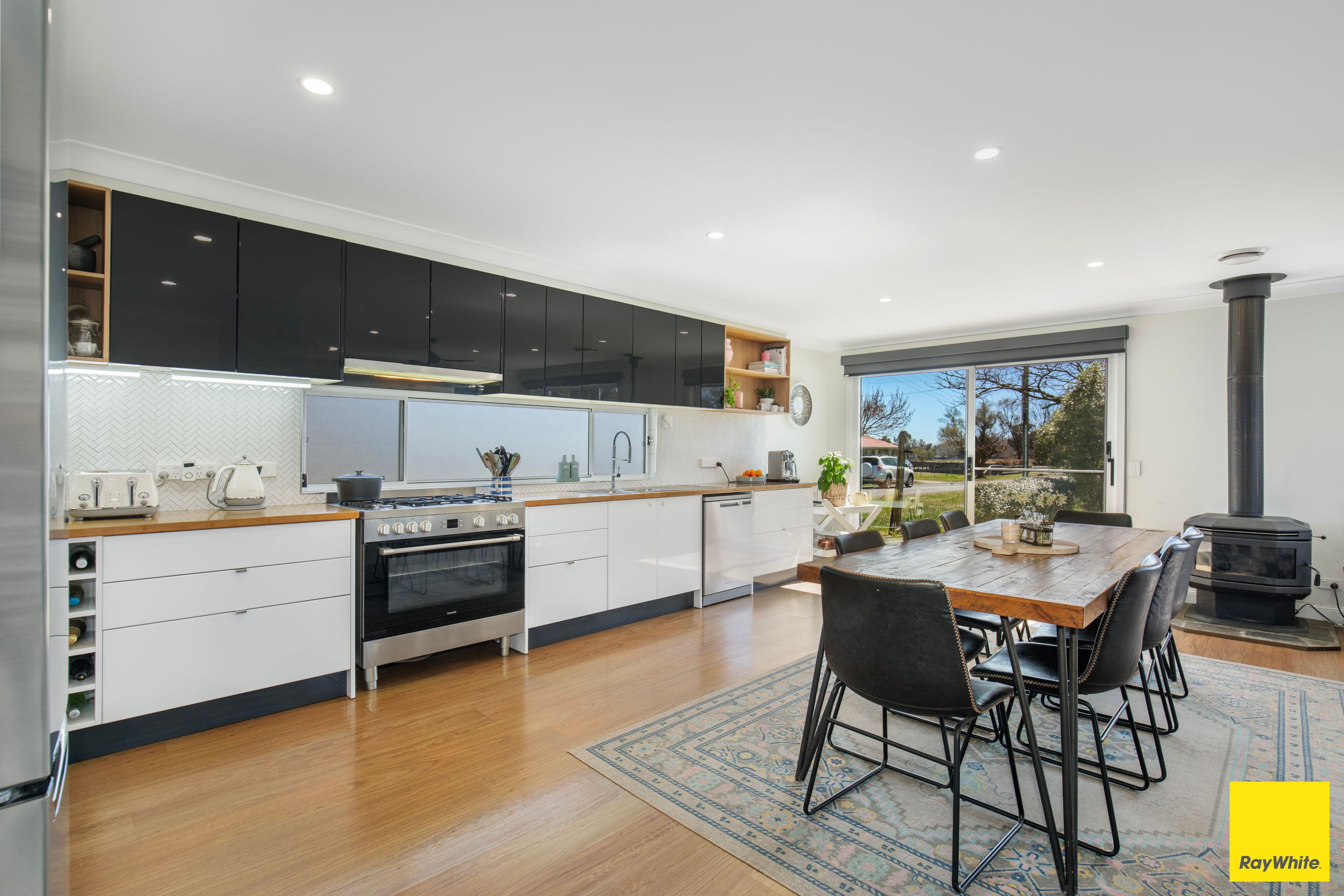 81 Ollera Street, Guyra NSW 2365, Guyra - Thumbnail 2