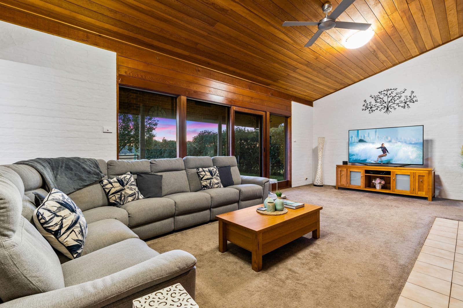 390 Montpelier Drive, The Oaks NSW 2570, The Oaks - Thumbnail 2