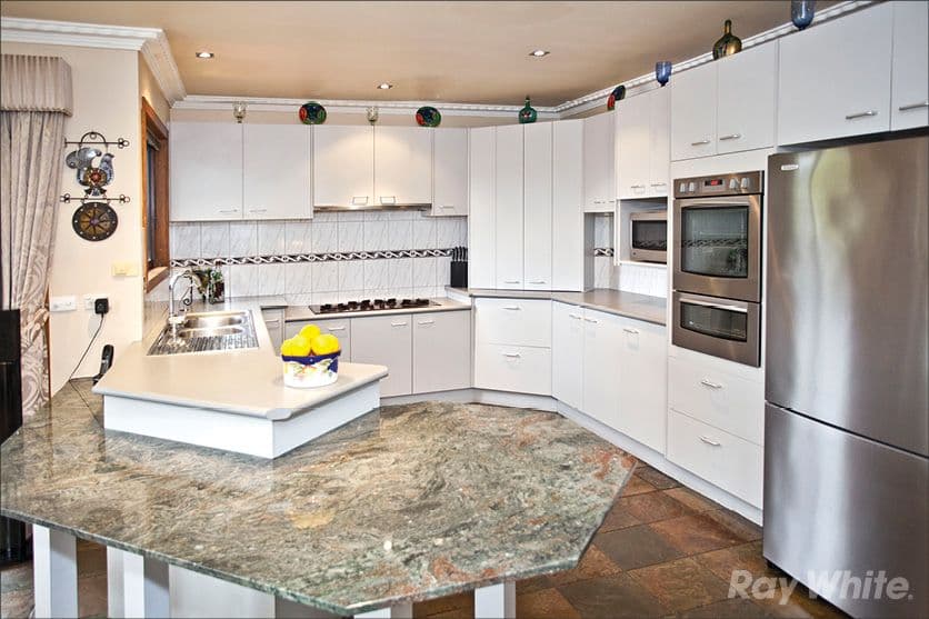 6 Strickland Drive, WHEELERS HILL VIC 3150, Wheelers Hill - Thumbnail 4