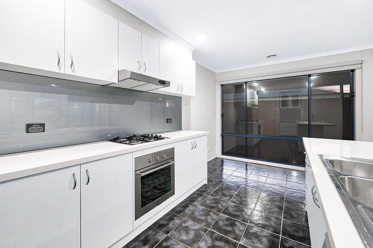 16 Merribah Way, Cranbourne West VIC 3977, Cranbourne West - Thumbnail 4
