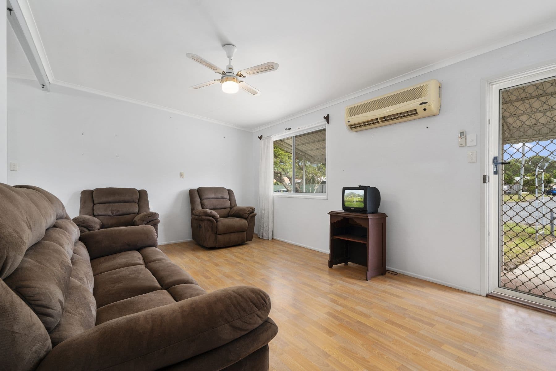 12 Fiona Street, Beachmere QLD 4510, Beachmere - Thumbnail 3
