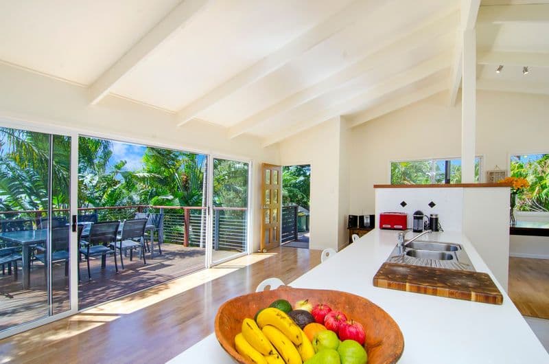 16 Crest Drive, ELANORA QLD 4221, Elanora - Thumbnail 2