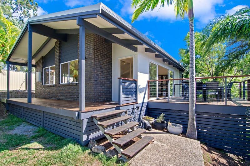 16 Crest Drive, ELANORA QLD 4221, Elanora - Thumbnail 8