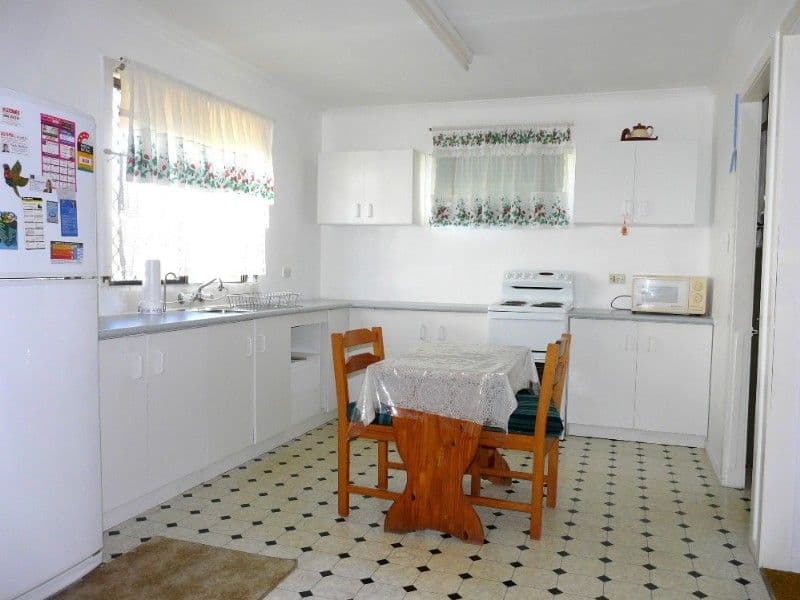 MOUNT GRAVATT EAST QLD 4122, Mount Gravatt East - Thumbnail 2
