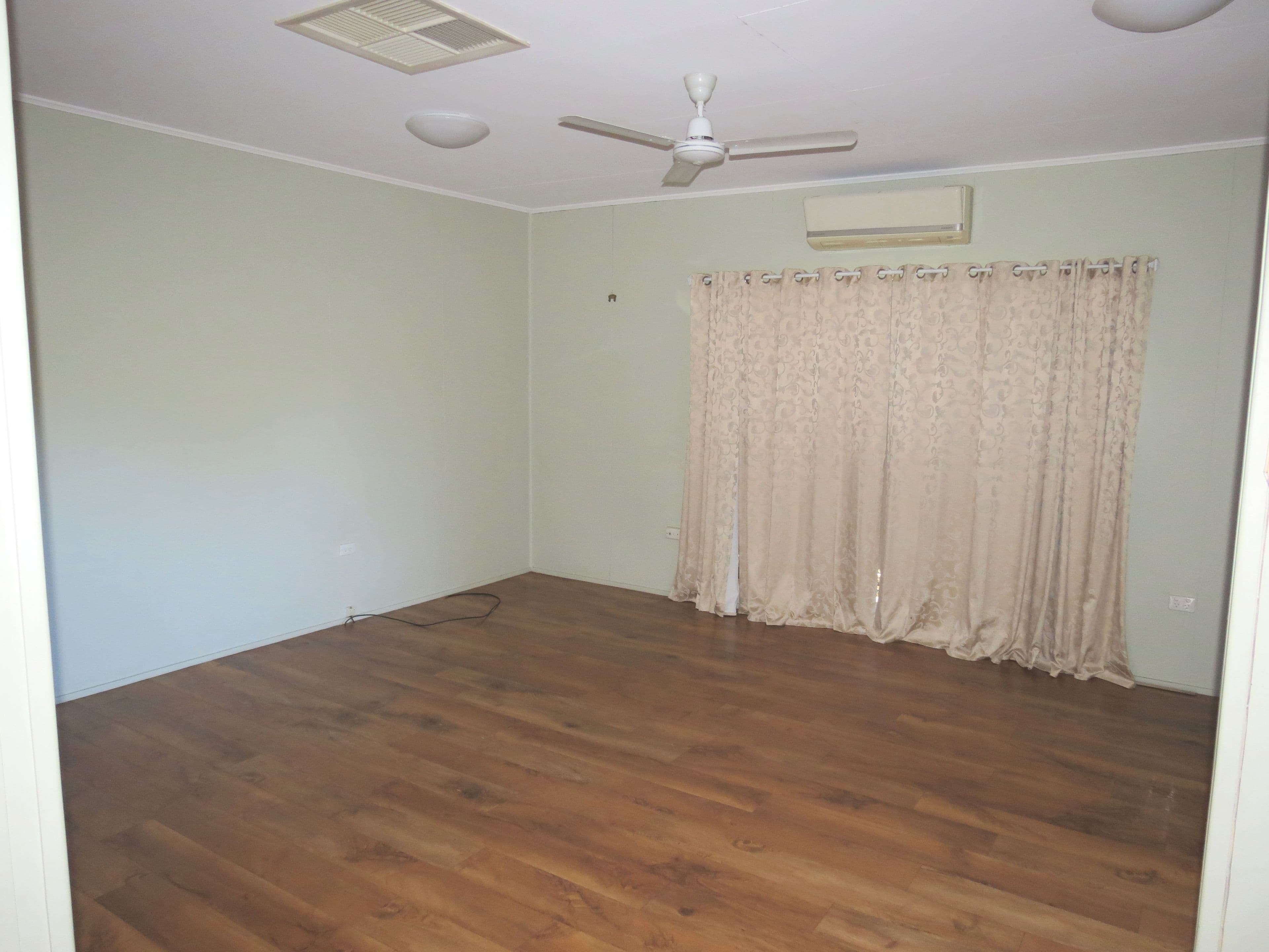 21 Mellish Crescent, Emerald QLD 4720, Emerald - Thumbnail 4