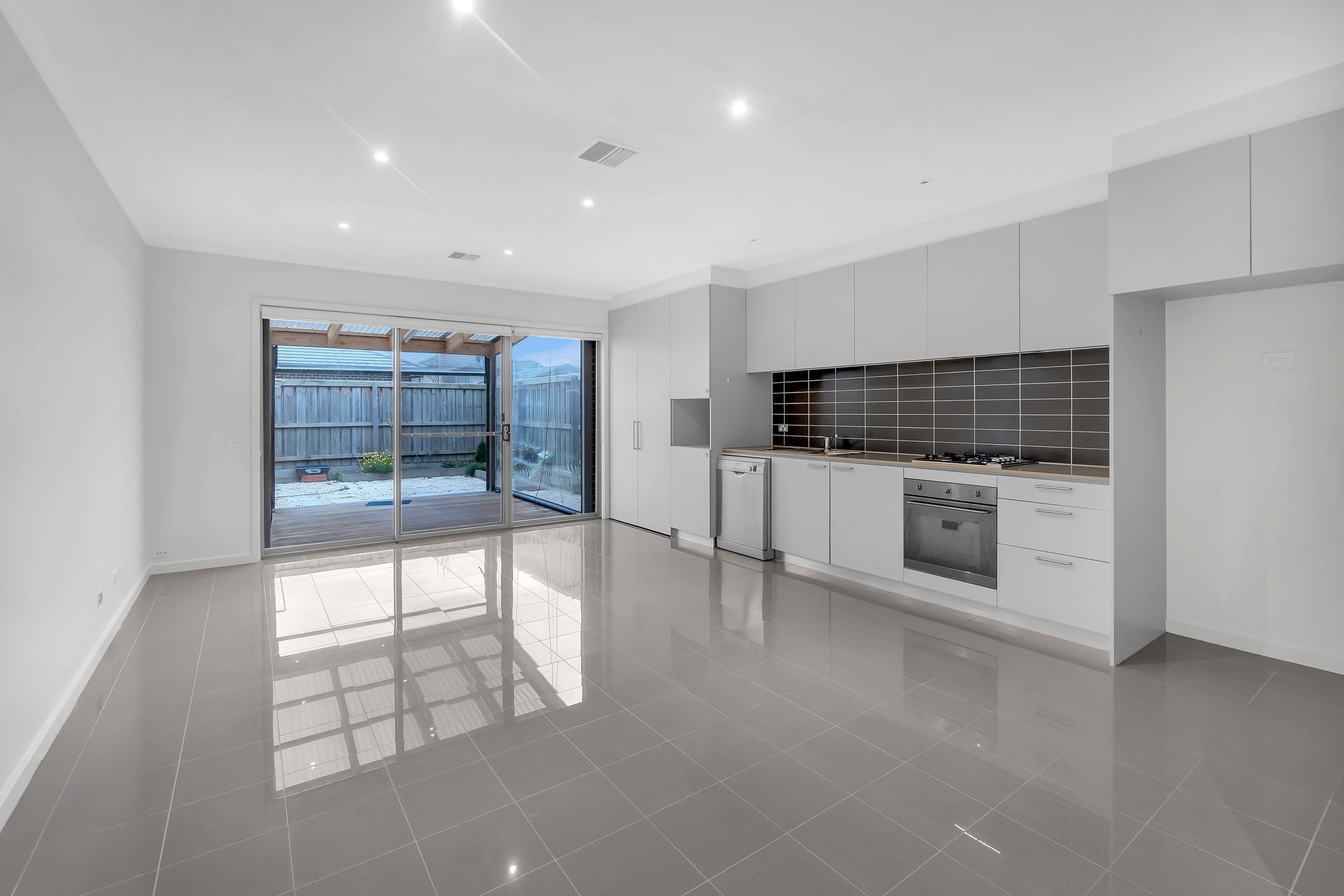 2C Grove Way, Wantirna South VIC 3152, Wantirna South - Thumbnail 3