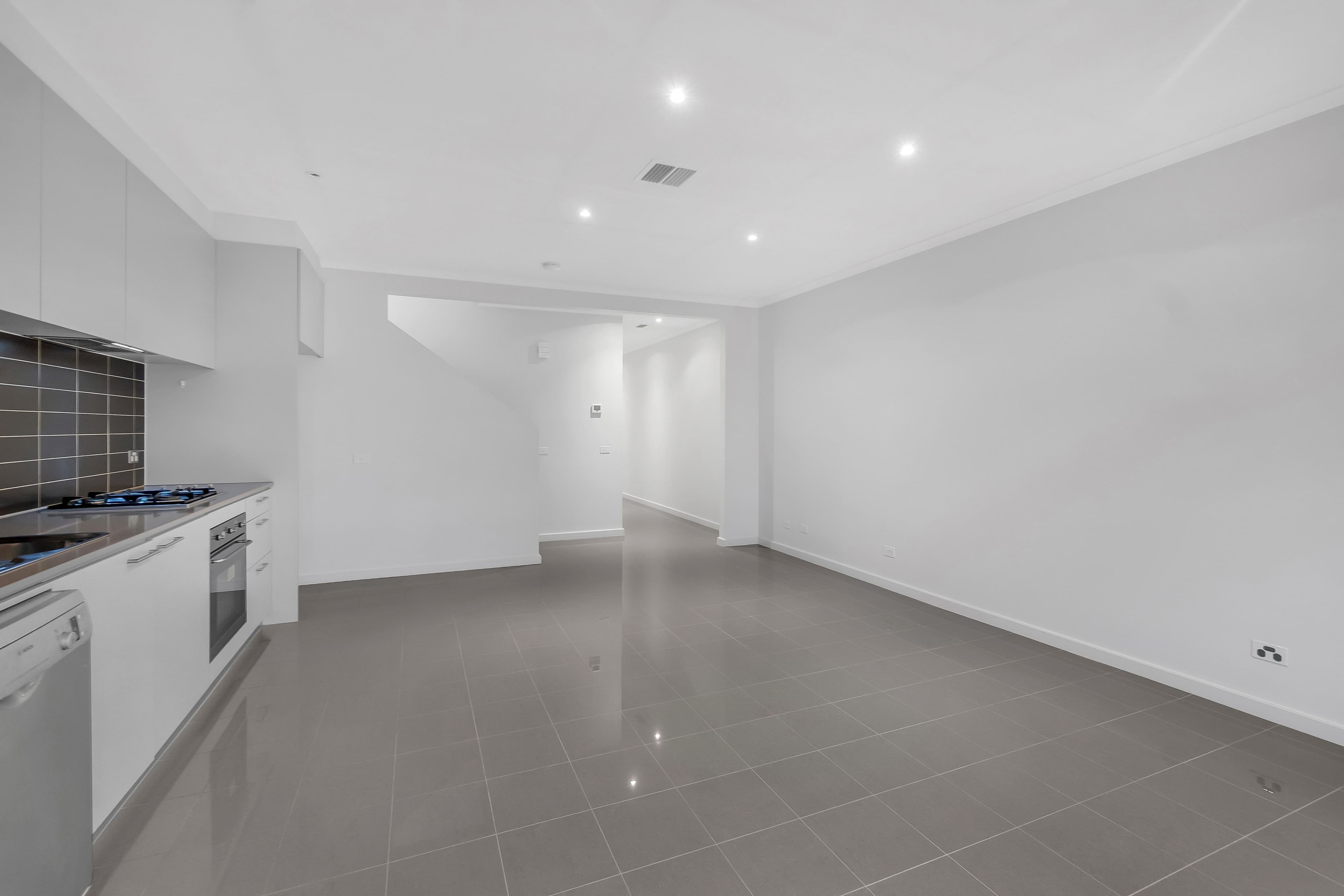 2C Grove Way, Wantirna South VIC 3152, Wantirna South - Thumbnail 4