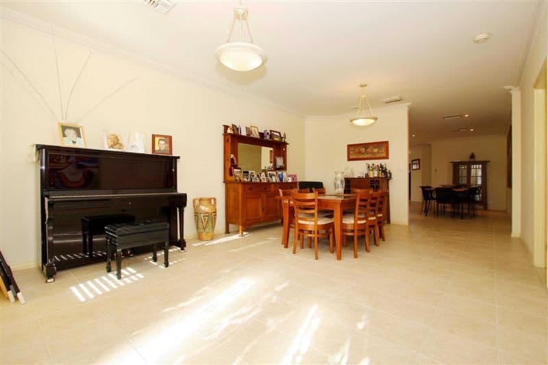 6 Forrest Place, TAYLORS LAKES VIC 3038, Taylors Lakes - Thumbnail 4