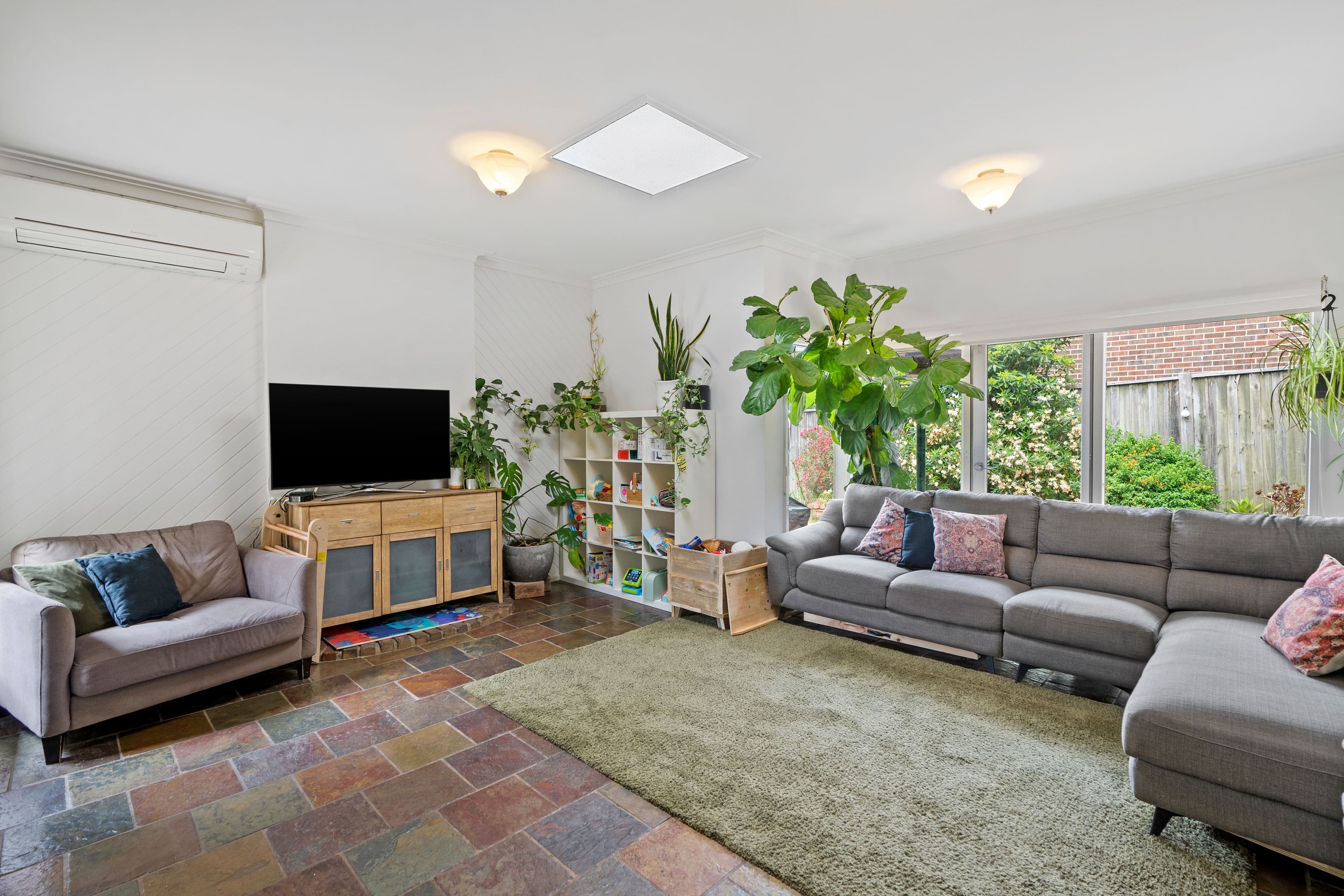 2 Litchfield Avenue, Ferntree Gully VIC 3156, Ferntree Gully - Thumbnail 2