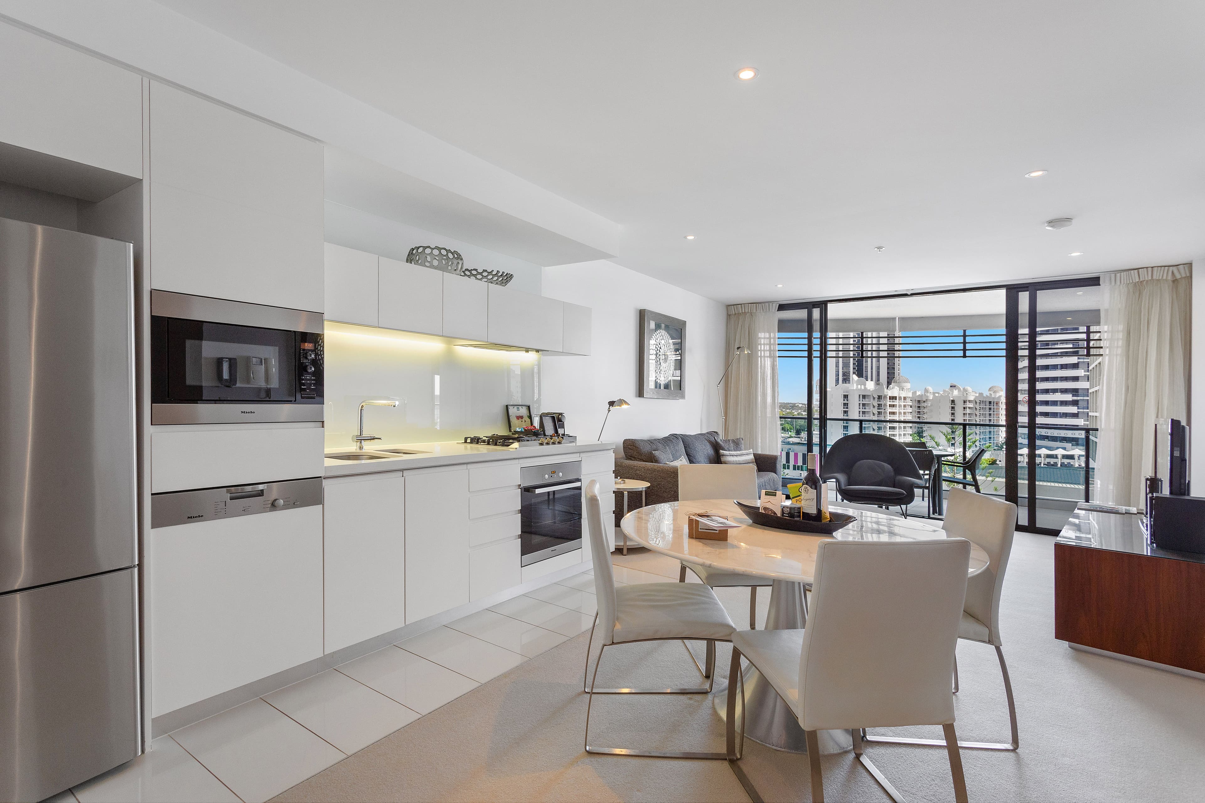 21 Elizabeth Avenue, Broadbeach QLD 4218, Broadbeach - Thumbnail 3
