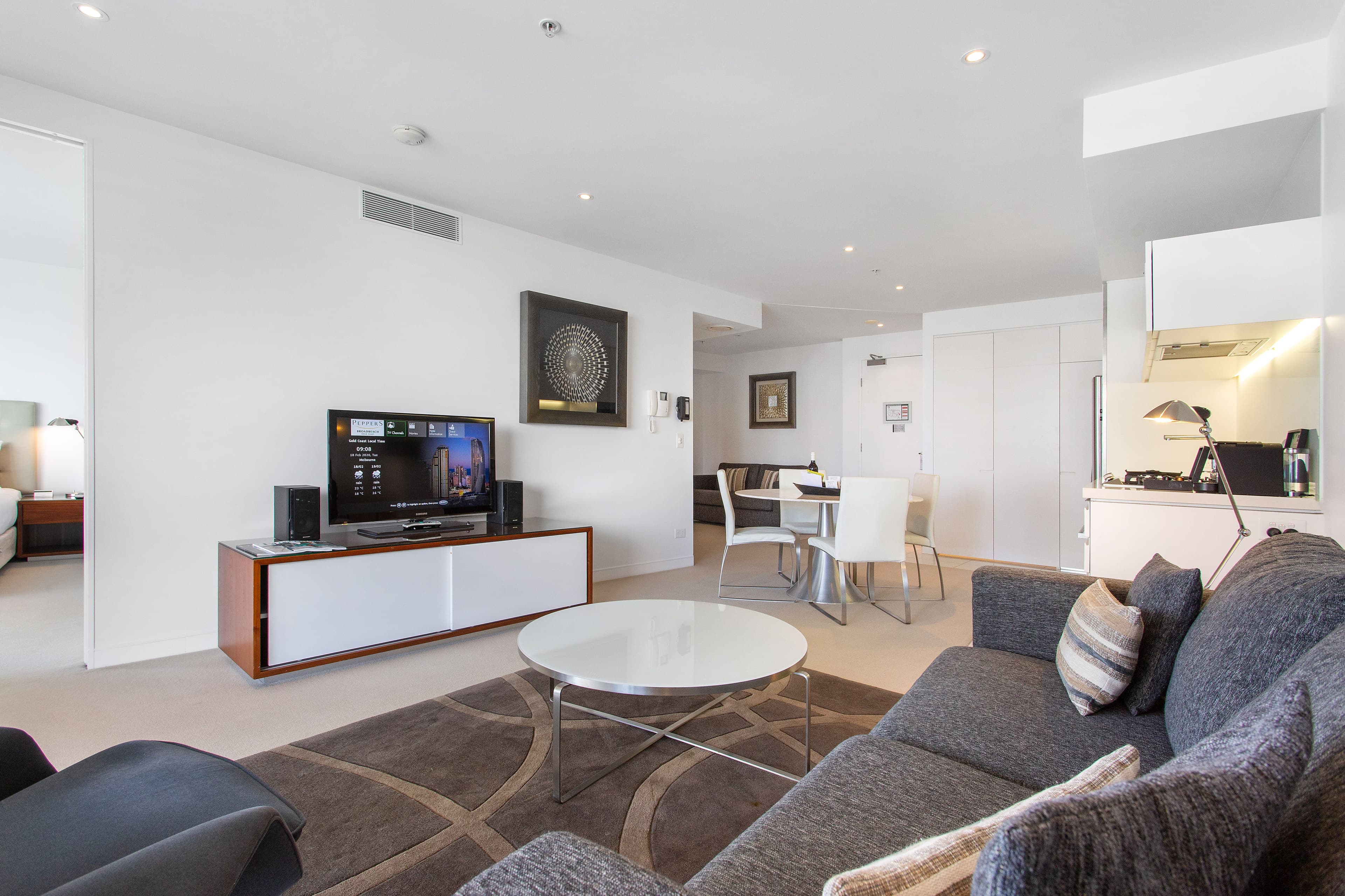 21 Elizabeth Avenue, Broadbeach QLD 4218, Broadbeach - Thumbnail 4