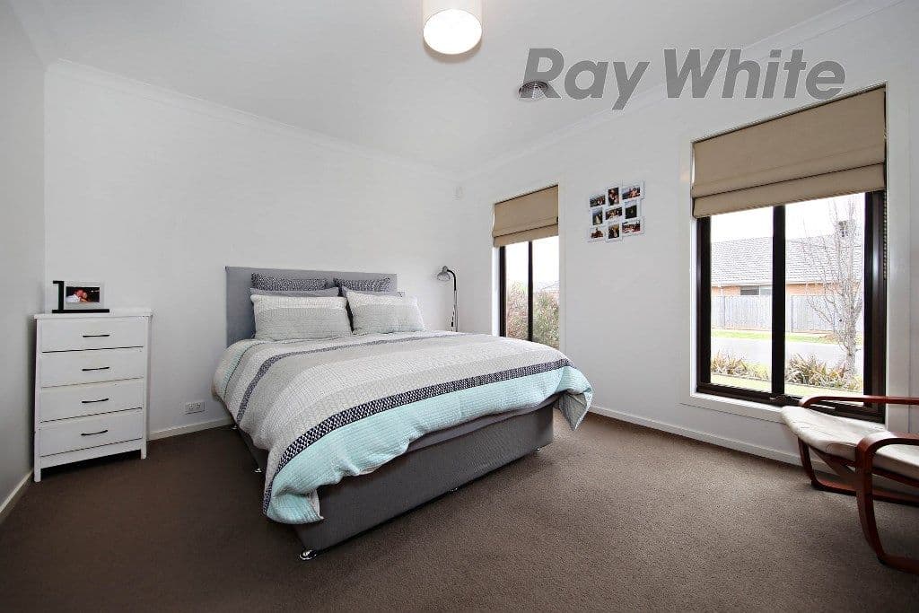 19 Misqa Avenue, Point Cook VIC 3030, Point Cook - Thumbnail 2