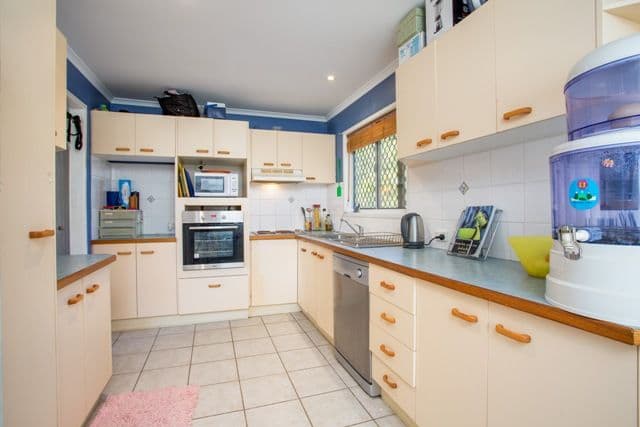 37 Cranston Street, WYNNUM WEST QLD 4178, Wynnum West - Thumbnail 3