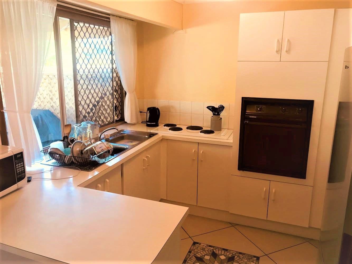 3 Wayne Place, Oxenford QLD 4210, Oxenford - Thumbnail 3