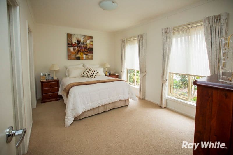 36 Racecourse Road, PAKENHAM VIC 3810, Pakenham - Thumbnail 2