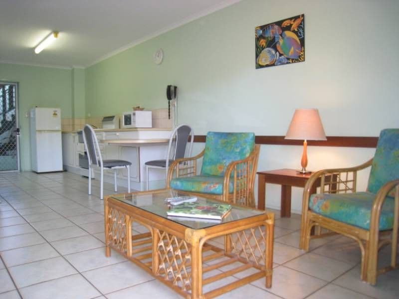 33 Trinity Beach Road, TRINITY BEACH QLD 4879, Trinity Beach - Thumbnail 2