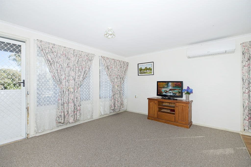33 Tirabeenba Drive, Bolton Point - Thumbnail 2