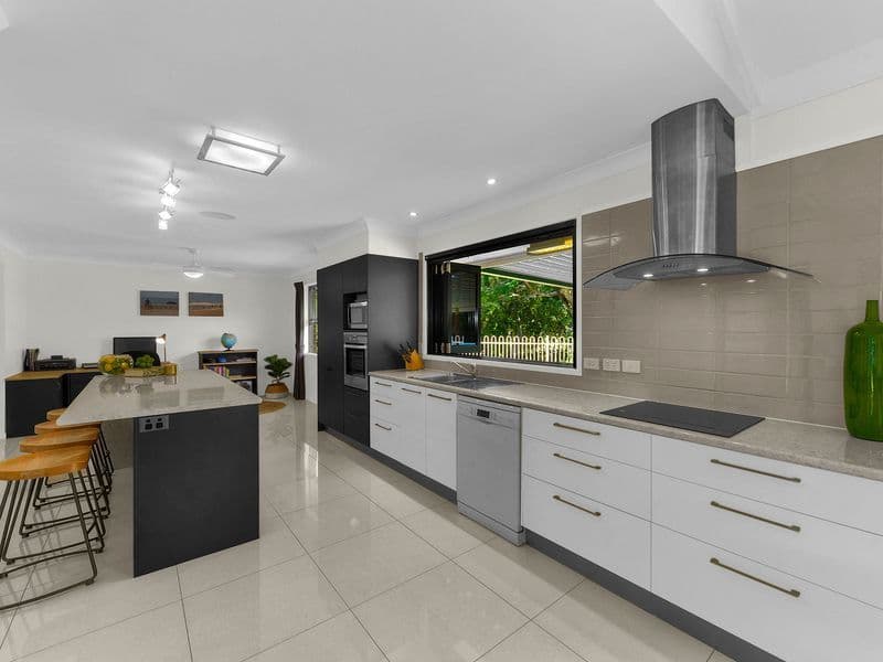 5 Carroo Court, Albany Creek QLD 4035, Albany Creek - Thumbnail 2