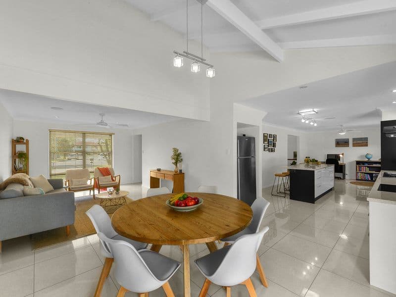 5 Carroo Court, Albany Creek QLD 4035, Albany Creek - Thumbnail 4