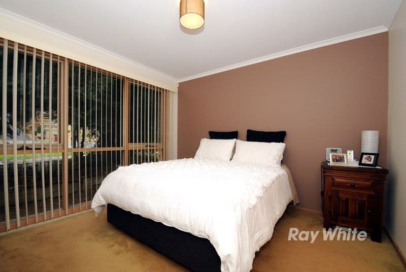 126 Gleneagles Drive, ENDEAVOUR HILLS VIC 3802, Endeavour Hills - Thumbnail 3