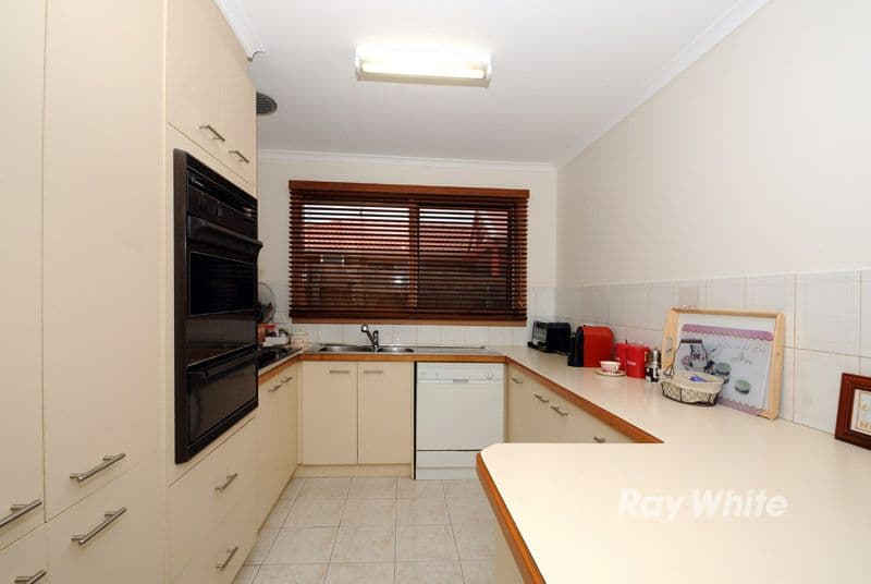 126 Gleneagles Drive, ENDEAVOUR HILLS VIC 3802, Endeavour Hills - Thumbnail 4