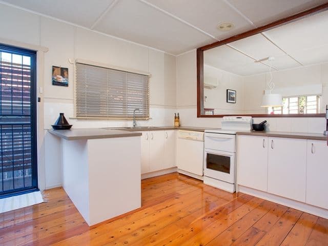 15 Shepherd Street, WYNNUM QLD 4178, Wynnum - Thumbnail 2