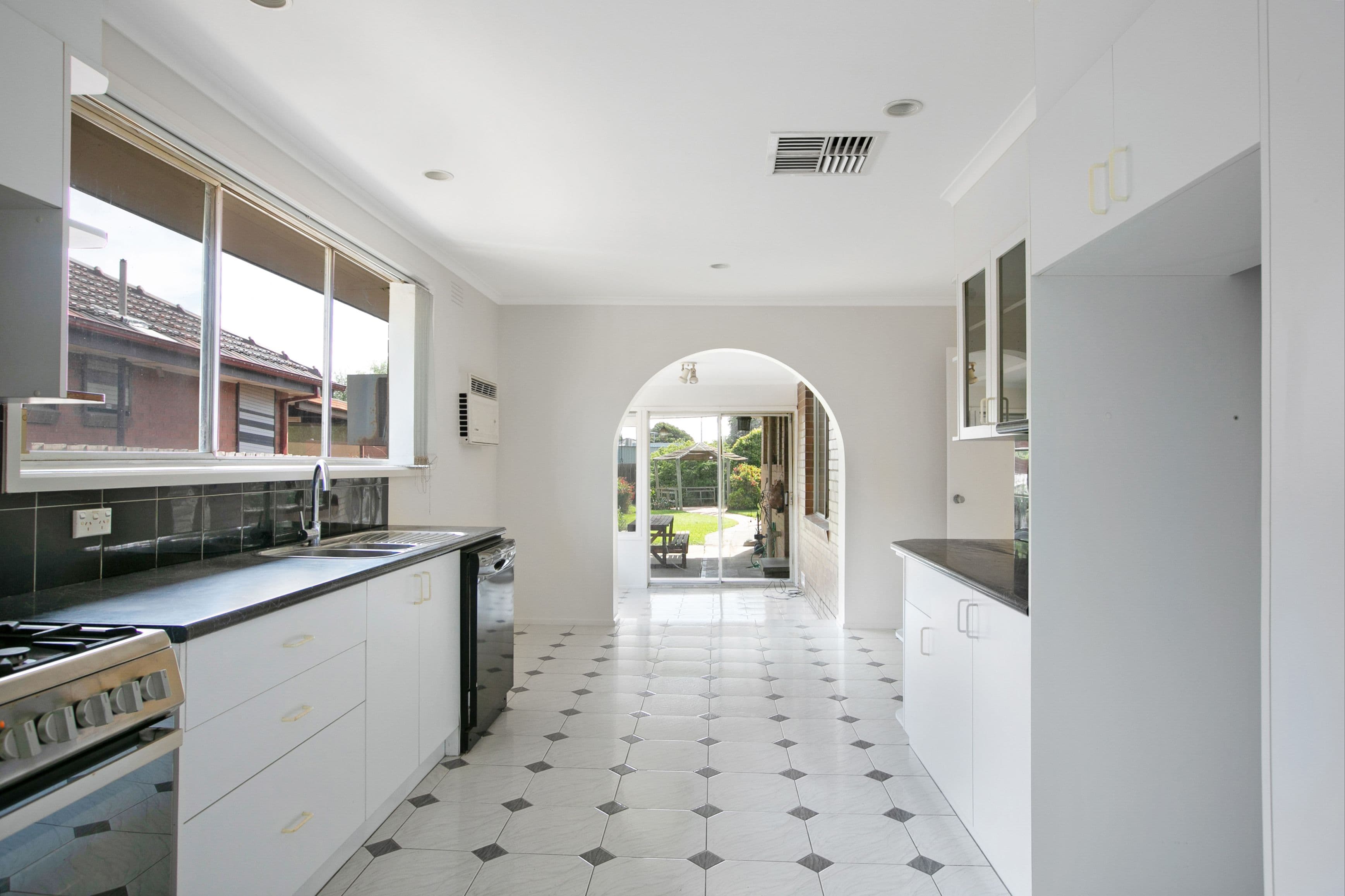 5 Churchill Avenue, Reservoir VIC 3073, Reservoir - Thumbnail 4