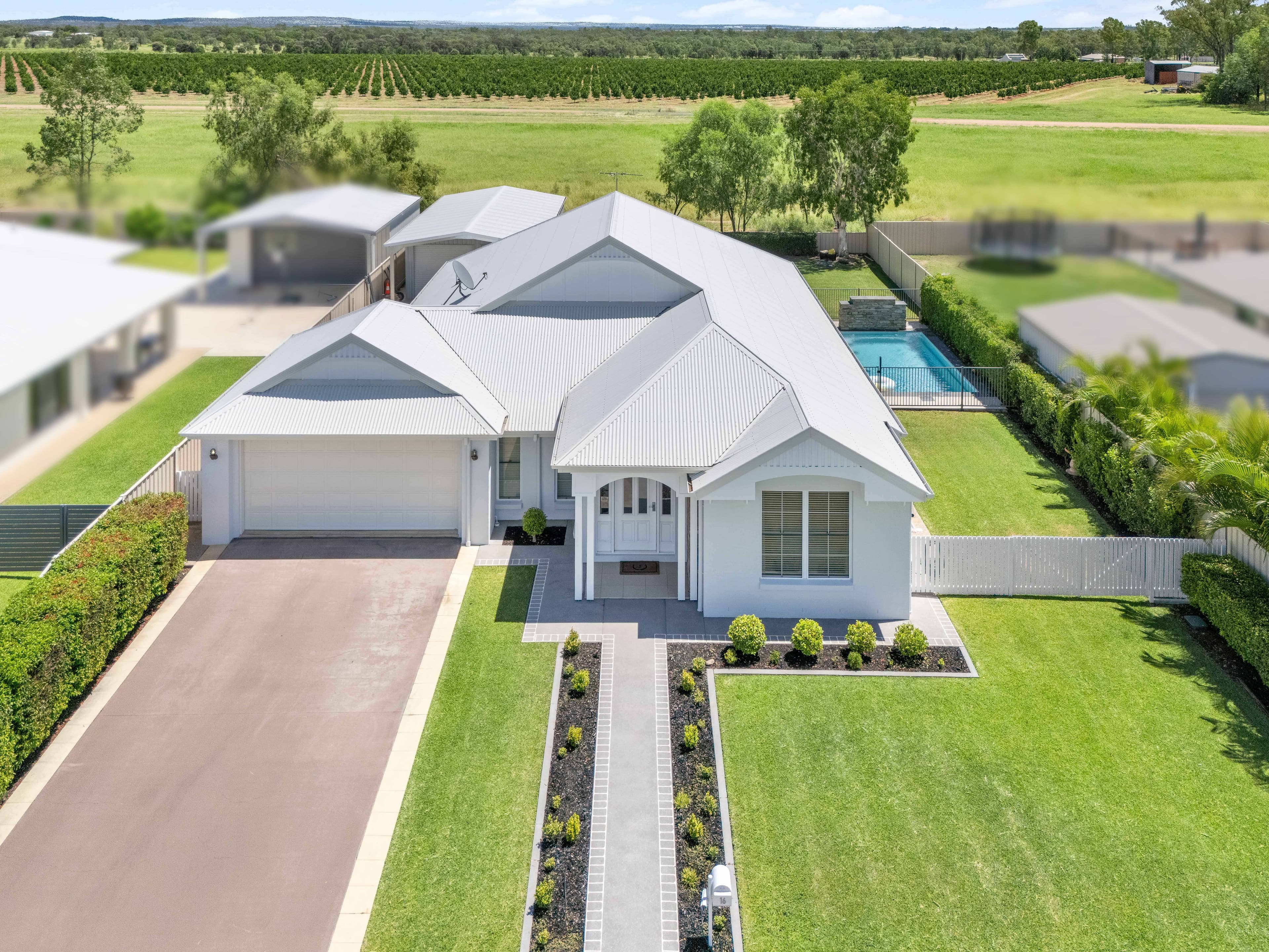 16 Randwick Road, Emerald QLD 4720, Emerald - Thumbnail 2