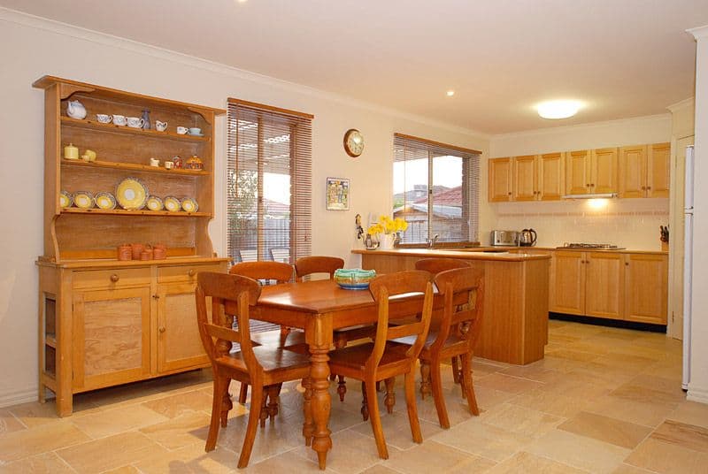 12 Armagh Crescent, WANTIRNA SOUTH VIC 3152, Wantirna South - Thumbnail 2
